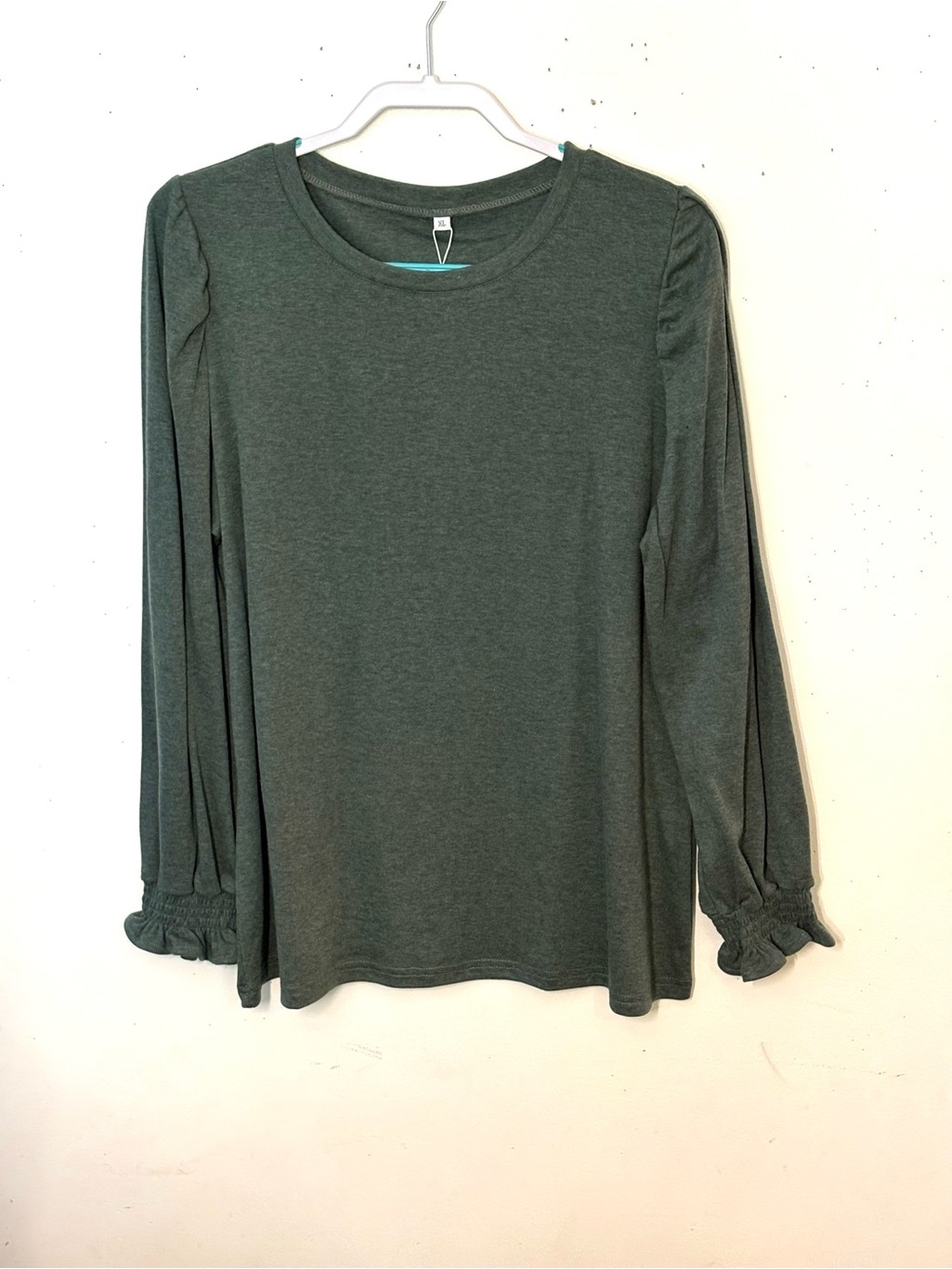 XIEERDUO Women's Olive Green Long-Sleeve Ruffle Cuff Top. Size XL. NWT.